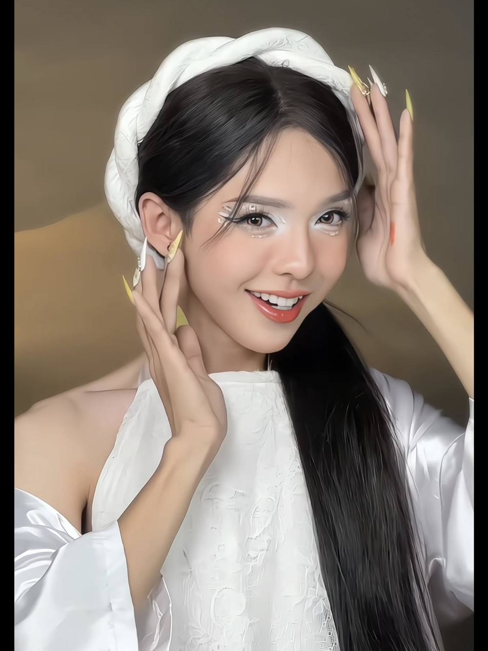  
Những khung ảnh biến hình gần đây của anh gây ấn tượng mạnh. (Ảnh: Võ Thành Ý)