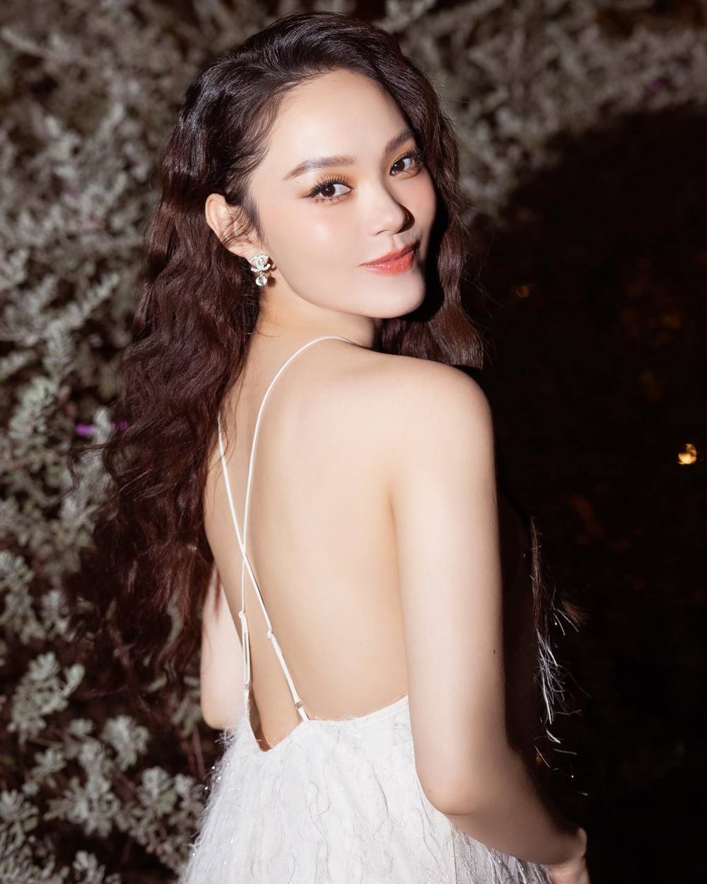  
Cô đã cân chỉnh lại công việc, tuy nhiên vẫn mê ra ngoài làm việc. (Ảnh: Minh Hằng) - Tin sao Viet - Tin tuc sao Viet - Scandal sao Viet - Tin tuc cua Sao - Tin cua Sao