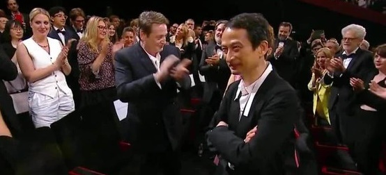  
Trần Anh Hùng nhận được tràng vỗ tay nồng nhiệt. Ảnh: Cannes
