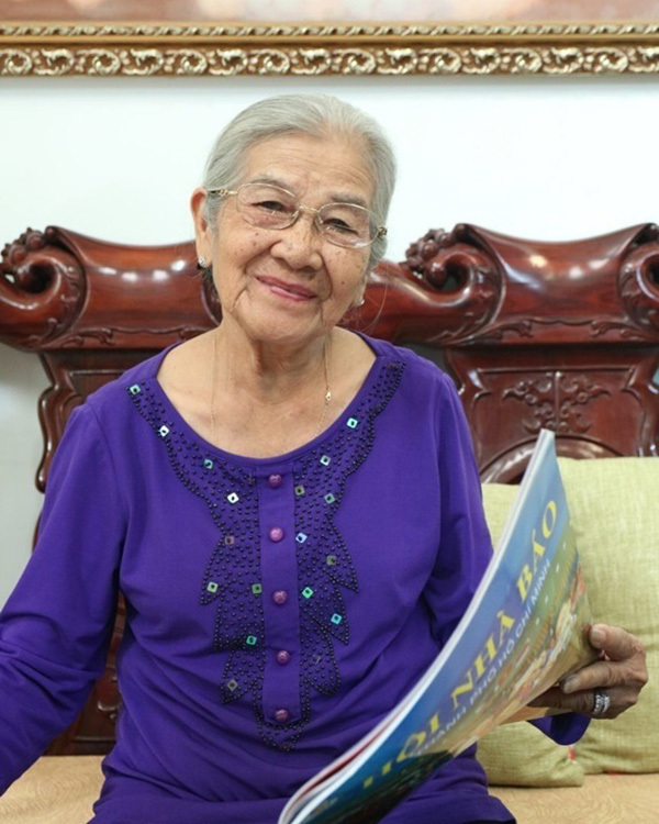  
NSƯT Phi Điểu nổi tiếng là người mẹ hiền tần tảo của màn ảnh Việt. Ảnh: Ngôi Sao - Tin sao Viet - Tin tuc sao Viet - Scandal sao Viet - Tin tuc cua Sao - Tin cua Sao