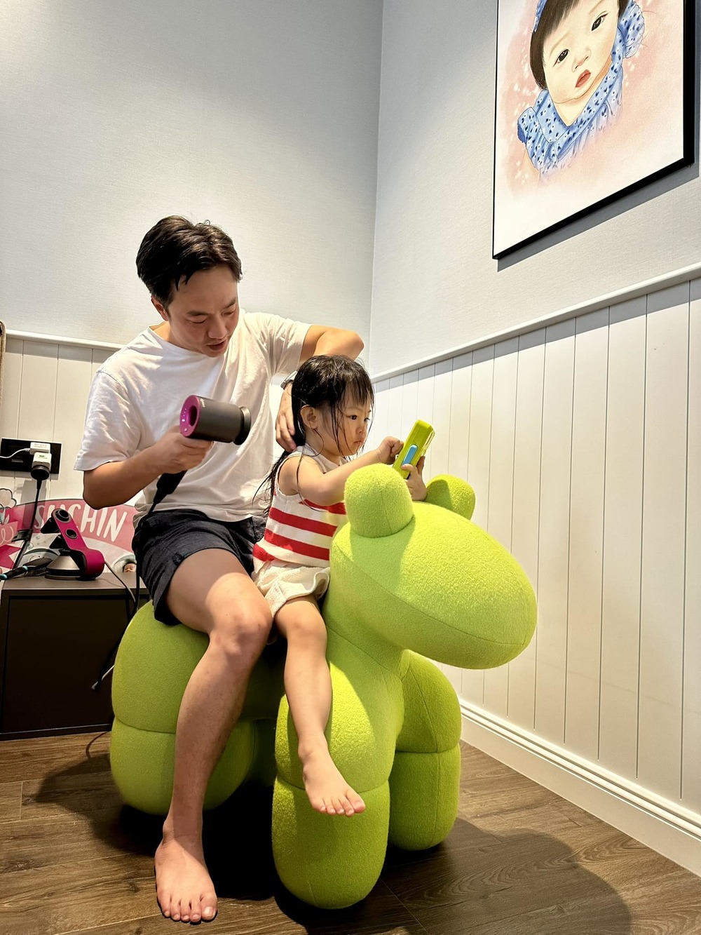  Đàm Thu Trang được chồng đỡ đần trong việc chăm sóc con. Ảnh: Đàm Thu Trang - Tin sao Viet - Tin tuc sao Viet - Scandal sao Viet - Tin tuc cua Sao - Tin cua Sao