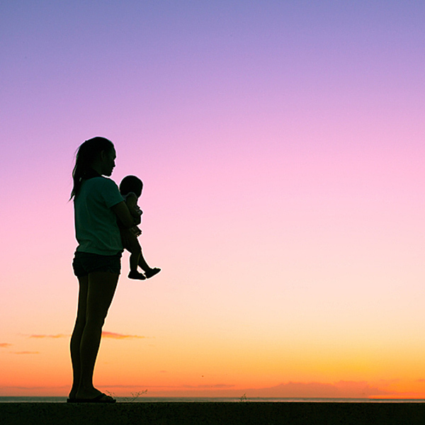  
Làm mẹ đơn thân khiến các cô gái khó tìm kiếm được hạnh phúc mới. (Ảnh minh họa: Shutterstock)