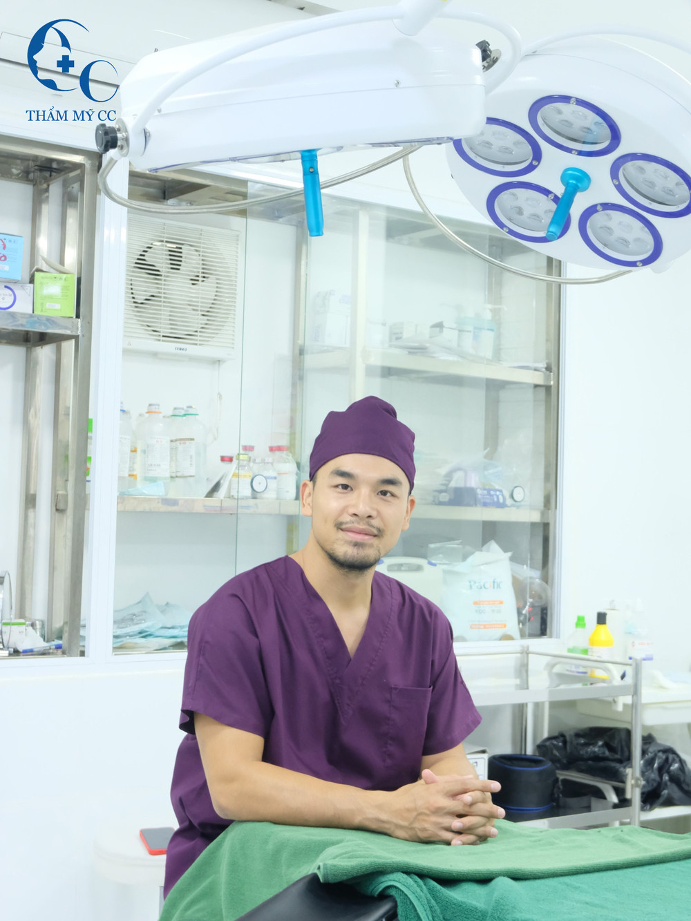  
Bác sĩ Đinh Quang Phúc