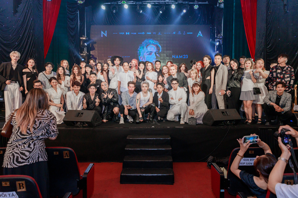  
Nhiều nghệ sĩ và TikToker đã đến tham dự buổi showcase của NAM23.