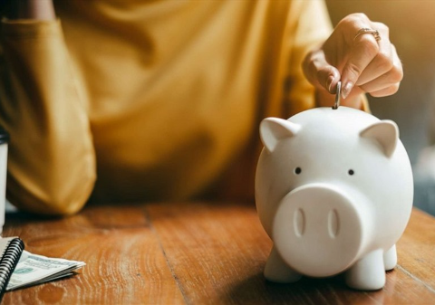  
Học cách chi tiêu vào những thứ cần thiết giúp bạn trẻ dễ dàng hơn trong việc tiết kiệm tiền. (Ảnh minh họa: Pinterest)