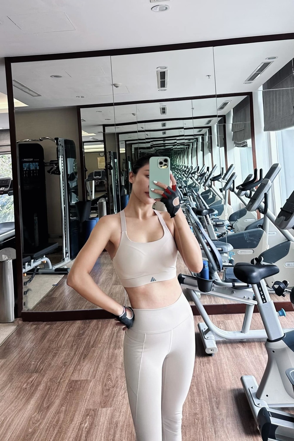  
Giọng ca "Chậm Lại Một Phút" chăm chỉ đến phòng gym để cải thiện sắc vóc và cô đã thành công. Ảnh: Văn Mai Hương - Tin sao Viet - Tin tuc sao Viet - Scandal sao Viet - Tin tuc cua Sao - Tin cua Sao