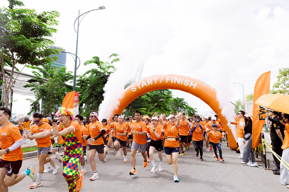 Hơn 11.000 người tham gia cùng nhau chinh phục đường chạy 5km và lan tỏa tinh thần sống đầy mọi khoảnh khắc trong cuộc sống. 