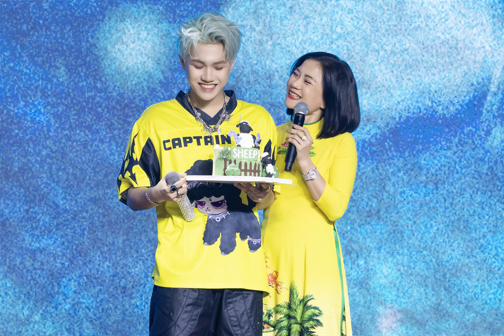 Mới  đây, buổi fan meeting đầu tiên của CAPTAIN BOY đã diễn ra tại sân khấu C30, đánh dấu cột mốc quan trọng trong hành trình nghệ thuật