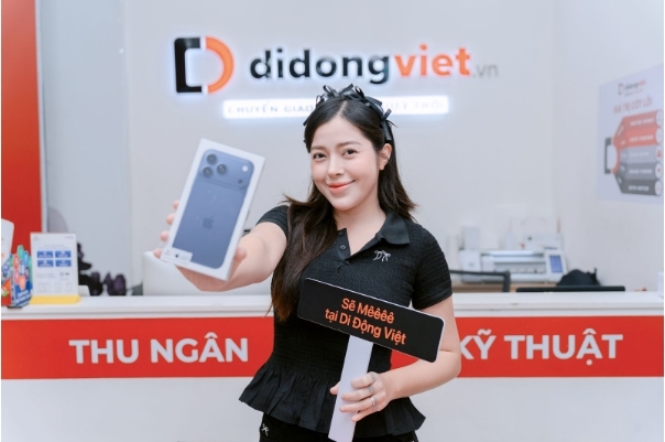 TikToker Linh Barbie chọn trade-in lên iPhone 17 Pro Max bản màu xanh.  
TikToker Linh Barbie chọn trade-in lên iPhone 17 Pro Max bản màu xanh. - Tin sao Viet - Tin tuc sao Viet - Scandal sao Viet - Tin tuc cua Sao - Tin cua Sao