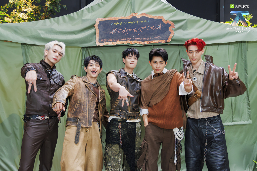 Negav (ở giữa) trở thành nhóm trưởng trong livestage 4.
Negav (ở giữa) trở thành nhóm trưởng trong livestage 4.