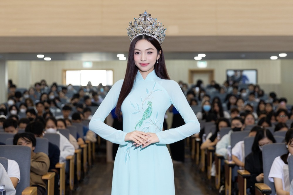 Hoa hậu Sinh viên Việt Nam 2025 - Hoàng Ngọc Như hút mọi ánh nhìn khi "về trường" sau đăng quang.
Hoa hậu Sinh viên Việt Nam 2025 - Hoàng Ngọc Như hút mọi ánh nhìn khi "về trường" sau đăng quang.