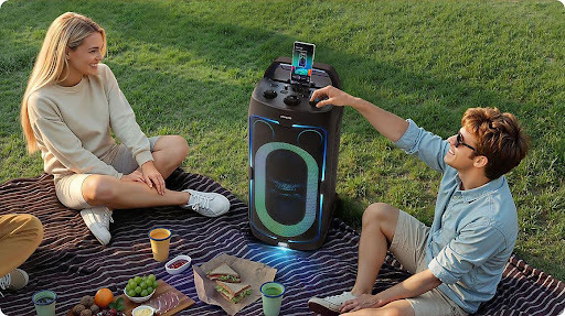 Loa đài và chất lượng âm thanh là vấn đề được người trẻ đặc biệt quan tâm khi tổ chức tiệc ngoài trời.
Loa đài và chất lượng âm thanh là vấn đề được người trẻ đặc biệt quan tâm khi tổ chức tiệc ngoài trời.