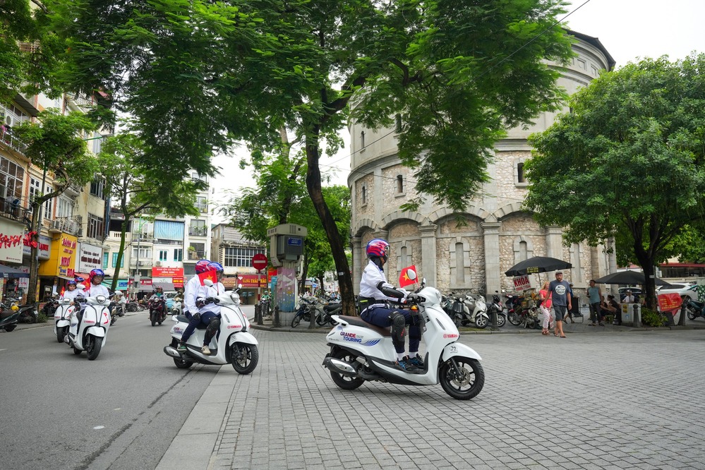 Yamaha Grande tăng tốc mượt, tiết kiệm nhiên liệu.
Yamaha Grande tăng tốc mượt, tiết kiệm nhiên liệu.