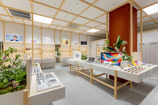 Cửa hàng JINS đầu tiên tại Việt Nam chuẩn bị khai trương ở Saigon Centre với tone sáng, tối giản, đậm vibe Nhật Bản, nhìn thôi đã muốn bước vào thử kính liền!
Cửa hàng JINS đầu tiên tại Việt Nam chuẩn bị khai trương ở Saigon Centre với tone sáng, tối giản, đậm vibe Nhật Bản, nhìn thôi đã muốn bước vào thử kính liền!