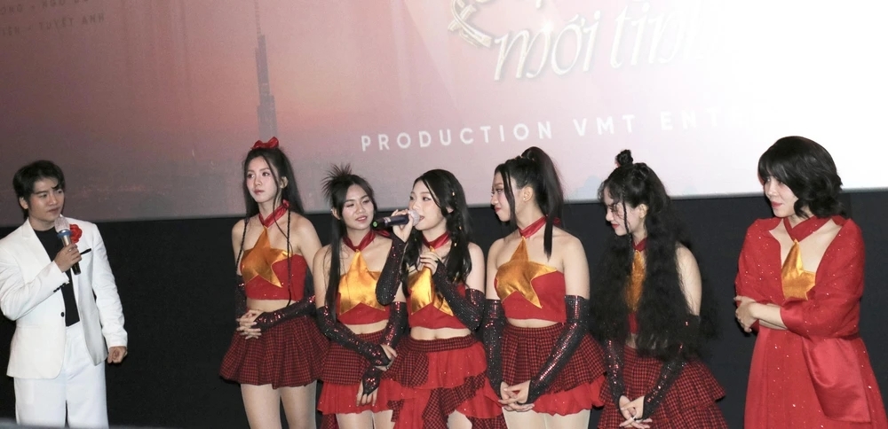 5 thành viên VSTAR lần đầu ra mắt khán giả. Ảnh: Khánh Châu
5 thành viên VSTAR lần đầu ra mắt khán giả. Ảnh: Khánh Châu