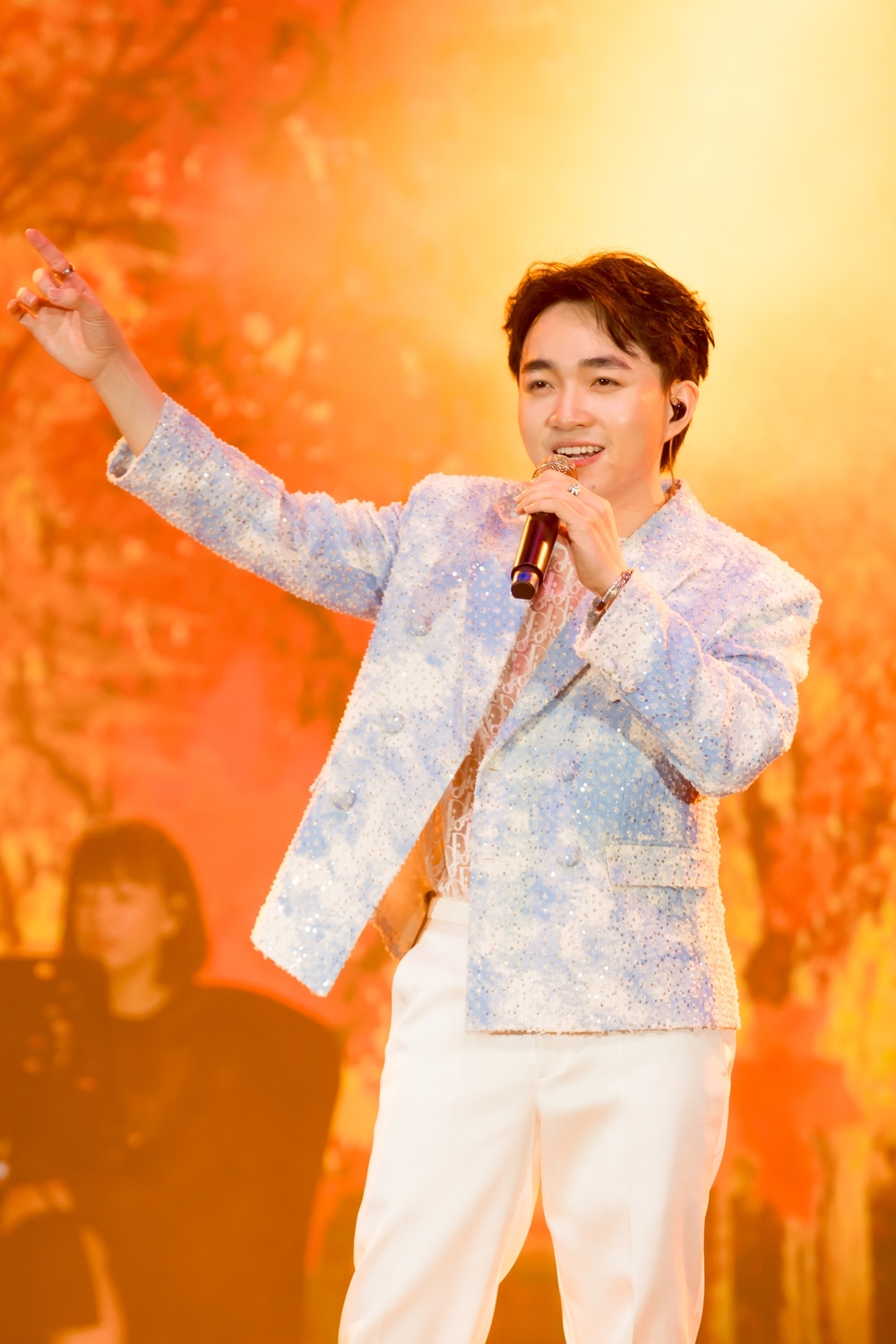 Trung Quang có lượng fan riêng của mình.
Trung Quang có lượng fan riêng của mình.