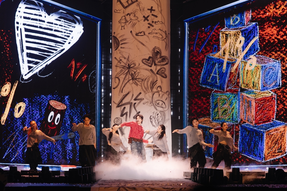 Phúc Nguyên nỗ lực thay đổi bản thân để có những bước di chuyển đẹp mắt trên sân khấu
Phúc Nguyên nỗ lực thay đổi bản thân để có những bước di chuyển đẹp mắt trên sân khấu