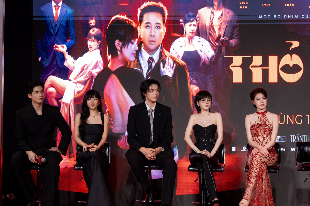 5 diễn viên chính lần này của Trấn Thành đã có đến 4 gương mặt là "tân binh" diễn xuất.
5 diễn viên chính lần này của Trấn Thành đã có đến 4 gương mặt là "tân binh" diễn xuất.