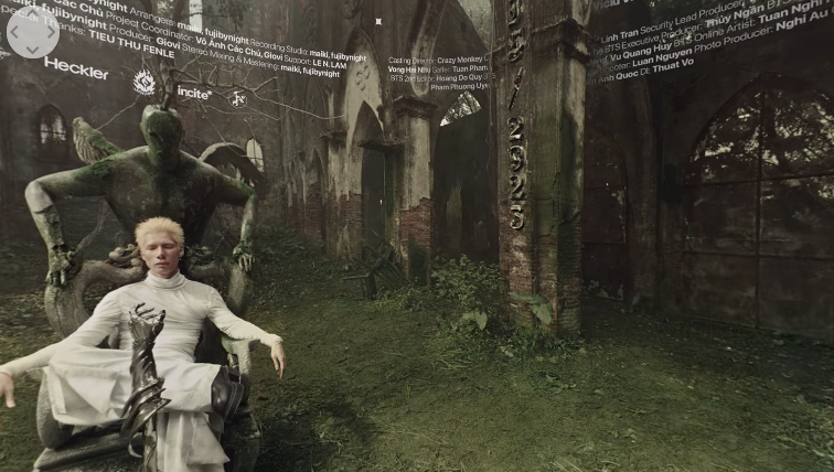 Con số 23 được lặp đi lặp lại xuyên suốt album trailer.
Con số 23 được lặp đi lặp lại xuyên suốt album trailer.