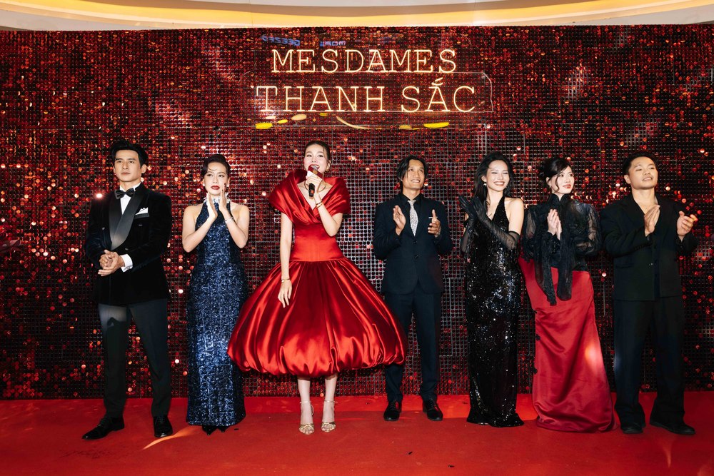 Dàn cast "Mesdames Thanh Sắc" trong sự kiện.
Dàn cast "Mesdames Thanh Sắc" trong sự kiện.
