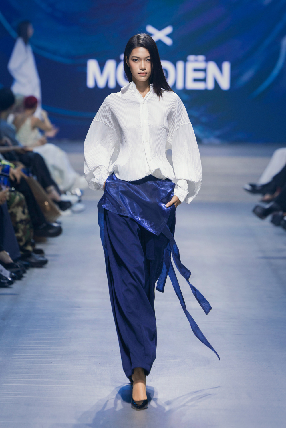 Quán quân Vietnam's Next Top Model trong thiết kế của "Môi Điên".
Quán quân Vietnam's Next Top Model trong thiết kế của "Môi Điên".