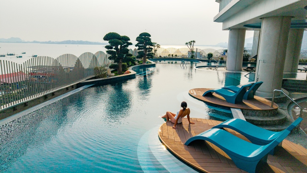 Radisson Blu Hotel Ha Long Bay – điểm dừng chân trên Cung đường Di sản phương Bắc, nơi du khách có thể tận hưởng tầm nhìn hướng Vịnh Hạ Long trong không gian nghỉ dưỡng hiện đại.
Radisson Blu Hotel Ha Long Bay – điểm dừng chân trên Cung đường Di sản phương Bắc, nơi du khách có thể tận hưởng tầm nhìn hướng Vịnh Hạ Long trong không gian nghỉ dưỡng hiện đại.