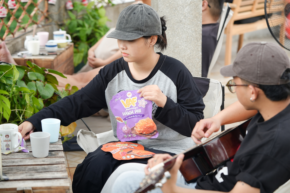 Dòng bánh tráng Chợ Quê 7 vị trong các hoạt động hằng ngày của giới trẻ
Dòng bánh tráng Chợ Quê 7 vị trong các hoạt động hằng ngày của giới trẻ - Tin sao Viet - Tin tuc sao Viet - Scandal sao Viet - Tin tuc cua Sao - Tin cua Sao