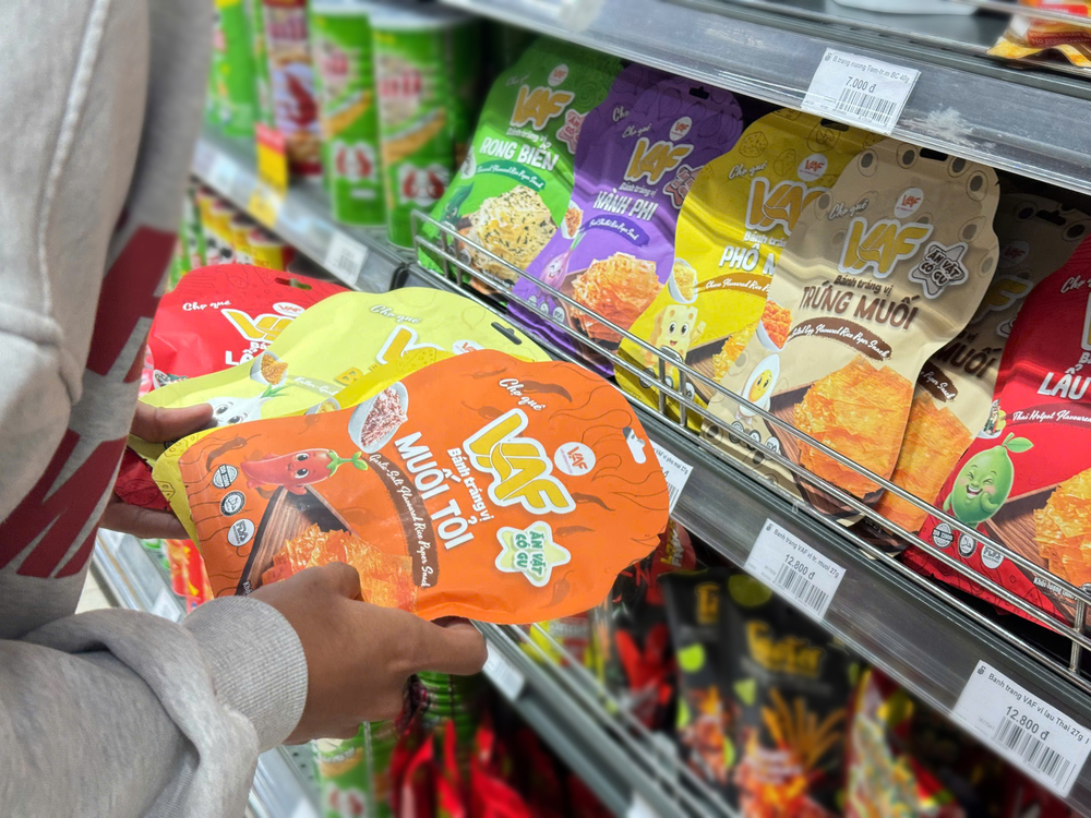 Sản phẩm bánh tráng, cơm cháy, rong biển sấy được trưng bày ngay ngắn, thu hút trên kệ siêu thị Co.opmart
Sản phẩm bánh tráng, cơm cháy, rong biển sấy được trưng bày ngay ngắn, thu hút trên kệ siêu thị Co.opmart - Tin sao Viet - Tin tuc sao Viet - Scandal sao Viet - Tin tuc cua Sao - Tin cua Sao