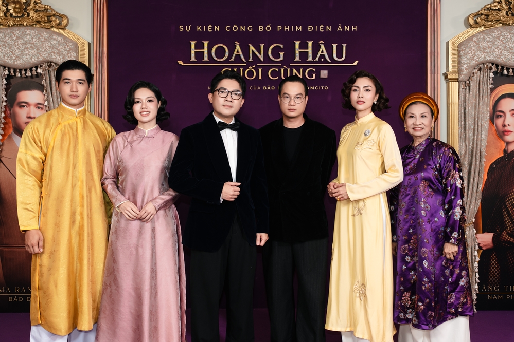 Đạo diễn Bảo Nhân - Nam Cito (giữa) và dàn cast chính của bộ phim.
Đạo diễn Bảo Nhân - Nam Cito (giữa) và dàn cast chính của bộ phim. - Tin sao Viet - Tin tuc sao Viet - Scandal sao Viet - Tin tuc cua Sao - Tin cua Sao