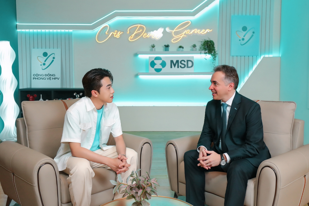 MSD Việt Nam và nhà sáng tạo nội dung Cris Phan cùng lan tỏa thông điệp chủ động chăm sóc sức khỏe thông qua chiến dịch truyền thông về HPV đầu tiên của MSD tại Việt Nam dành riêng cho nam giới.
MSD Việt Nam và nhà sáng tạo nội dung Cris Phan cùng lan tỏa thông điệp chủ động chăm sóc sức khỏe thông qua chiến dịch truyền thông về HPV đầu tiên của MSD tại Việt Nam dành riêng cho nam giới.