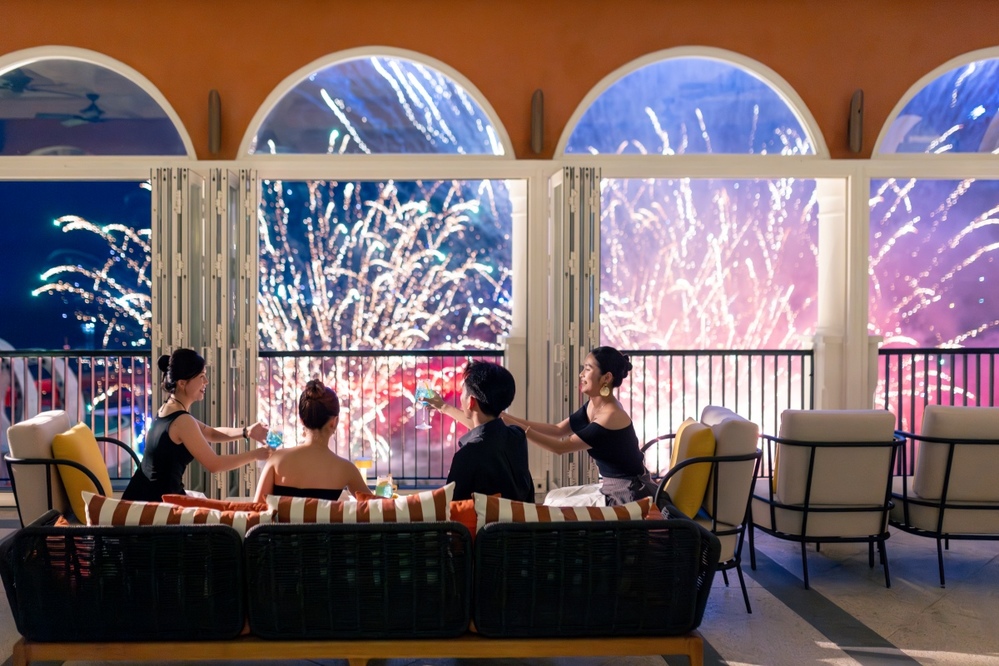 Ferragosto khiến Thị trấn Hoàng hôn trở thành tâm điểm của nguồn năng lượng lễ hội và những khoảnh khắc gắn kết cộng đồng.
Ferragosto khiến Thị trấn Hoàng hôn trở thành tâm điểm của nguồn năng lượng lễ hội và những khoảnh khắc gắn kết cộng đồng.