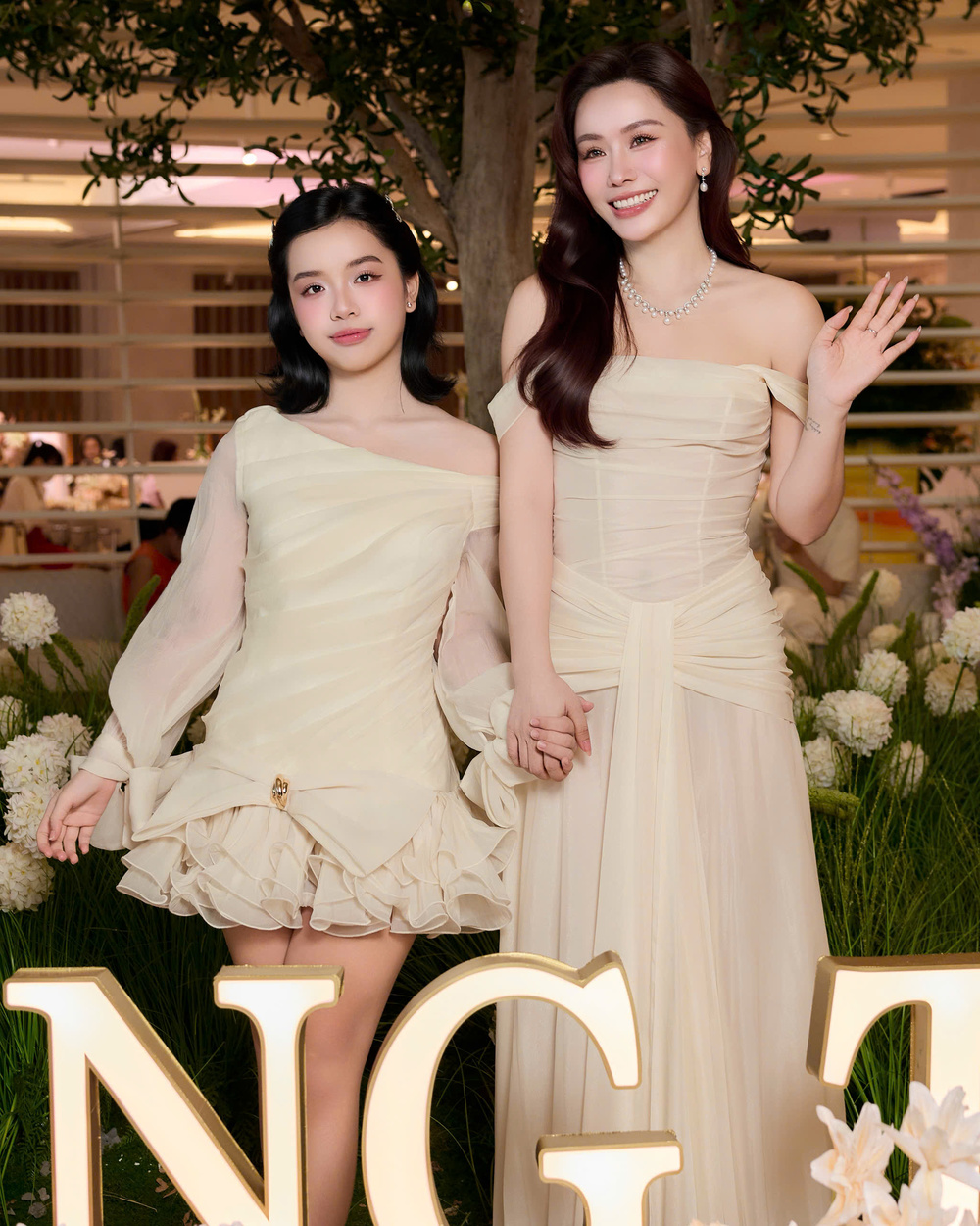 MC Anh Thơ và con gái.
MC Anh Thơ và con gái. - Tin sao Viet - Tin tuc sao Viet - Scandal sao Viet - Tin tuc cua Sao - Tin cua Sao