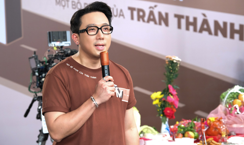 Trấn Thành trở lại phim Tết 2027 với "Em".
Trấn Thành trở lại phim Tết 2027 với "Em".