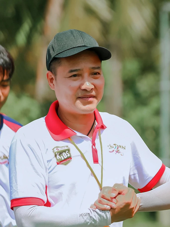 Cựu danh thủ Hồng Sơn trở lại Cầu thủ nhí.
Cựu danh thủ Hồng Sơn trở lại Cầu thủ nhí.