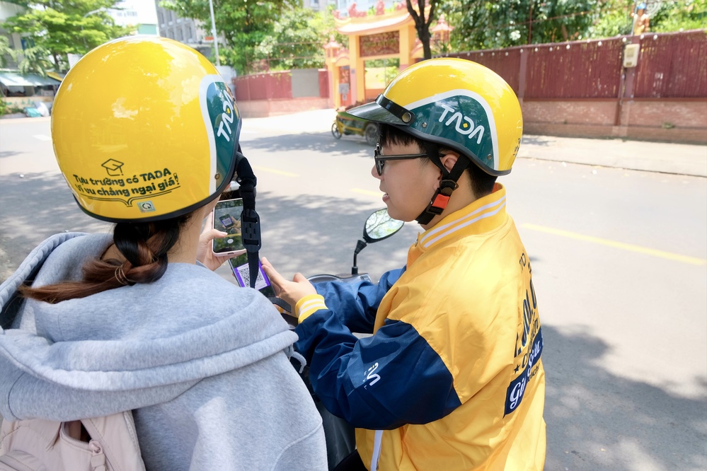 Hàng loạt mã ưu đãi được tung ra liên tục giúp người dùng, đặc biệt là sinh viên, tối ưu chi phí di chuyển hàng ngày bằng xe công nghệ.
Hàng loạt mã ưu đãi được tung ra liên tục giúp người dùng, đặc biệt là sinh viên, tối ưu chi phí di chuyển hàng ngày bằng xe công nghệ.