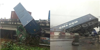 Tai nạn liên hoàn, container treo mình vắt vẻo ở thành cầu Thanh Trì