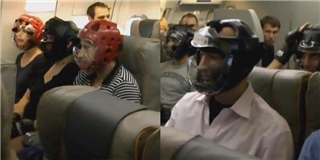 Sợ bị choảng, hành khách United Airlines đội mũ bảo hiểm lên máy bay?