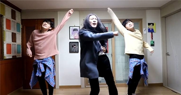 Cười đau bụng với "thánh" dược sĩ cover dance lầy nhất xứ Hàn