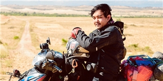 Chàng trai Việt chạy xe máy vòng quanh thế giới