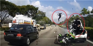 Tai nạn môtô phân khối lớn lao vào xe ô tô đáng sợ hơn cảnh trong phim hành động