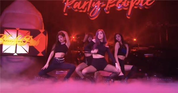 Nhìn 4 vòng eo lắc lư theo nhạc này của BLACKPINK ai mà không xiêu lòng chứ?