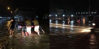 CSGT Hà Nội trắng đêm giúp dân qua khu vực ngập úng nghiêm trọng