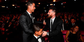 "Bằng mặt không bằng lòng": Ronaldo và Messi loại tên nhau khỏi phiếu bầu The Best 2017