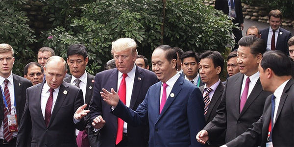 Khoảnh khắc cực đẹp: "Bộ tứ" lãnh đạo Việt - Mỹ - Nga - Trung sánh bước tại bán đảo Sơn Trà