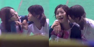 ONCE phát sốt với video clip Dahyun nhăn mặt khi bị Momo cưỡng hôn tại ISAC 2018