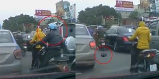 Clip gây sốc: Nhóm cướp giật thản nhiên dàn cảnh trộm cắp giữa đường phố Hà Nội