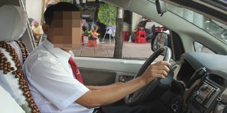 Sài Gòn: Tài xế taxi tông văng tên cướp giật ĐTDĐ nữ du khách giữa trung tâm thành phố