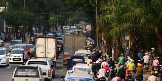 Kẹt xe khắp Sài Gòn ngày cận Tết