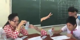 Cô giáo lì xì học sinh theo phương pháp "bá đạo"  :"Đừng để tiền rơi nhé các em"