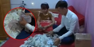 Cô dâu chú rể mất cả đêm động phòng để đếm tiền vì bị hội bạn thân troll mừng cưới...1,4 ký tiền lẻ